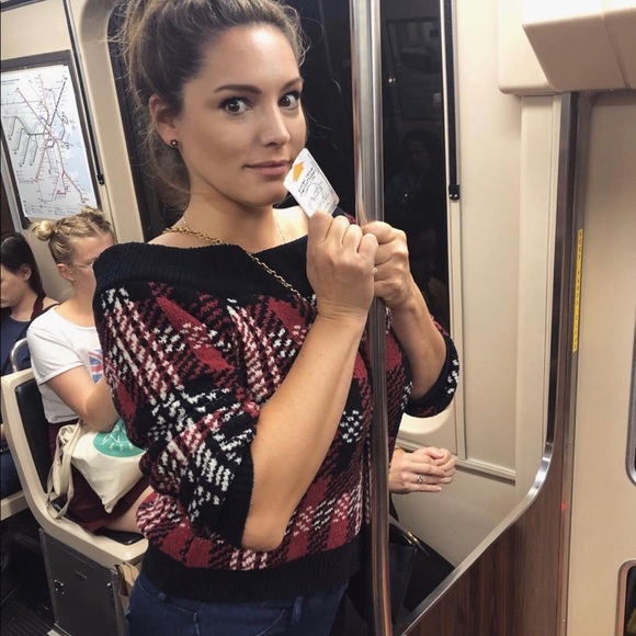 Meet your Posher, Roselowin 🌹 - Picture 2 of 3